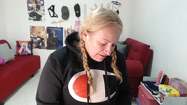 Snapshot of emperabigbootybigass chatting on October 6, 12:17 pm emperabigbootybigass online show from October 6, 12:17 pm