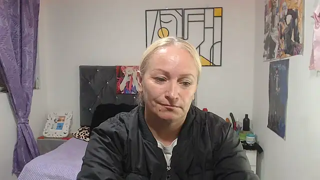 Snapshot of emperabigbootybigass chatting on June 18, 12:21 pm emperabigbootybigass online show from June 18, 12:21 pm