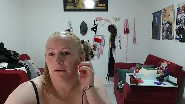 emperabigbootybigass online show from December 20, 12:35 am