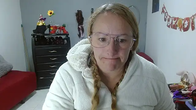 Snapshot of emperabigbootybigass chatting on March 21, 12:17 pm emperabigbootybigass online show from March 21, 12:17 pm