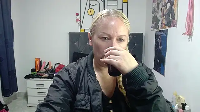emperabigbootybigass online show from May 27, 12:34 pm