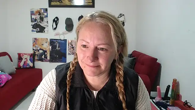 Snapshot of emperabigbootybigass chatting on October 3, 12:17 pm emperabigbootybigass online show from October 3, 12:17 pm