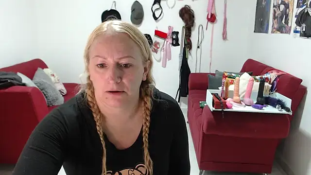 emperabigbootybigass online show from December 18, 12:20 pm