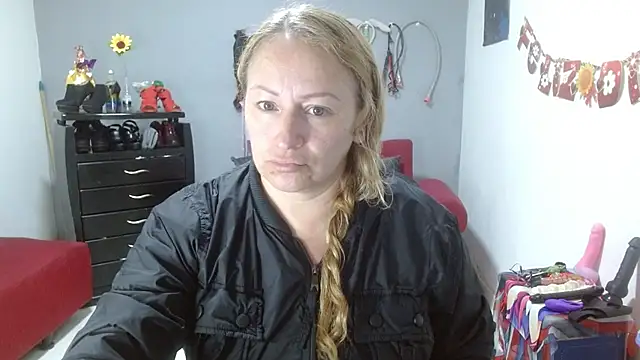 Snapshot of emperabigbootybigass chatting on March 18, 12:17 pm emperabigbootybigass online show from March 18, 12:17 pm