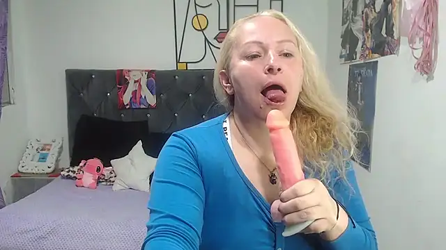 Snapshot of emperabigbootybigass chatting on July 6, 12:23 pm emperabigbootybigass online show from July 6, 12:23 pm
