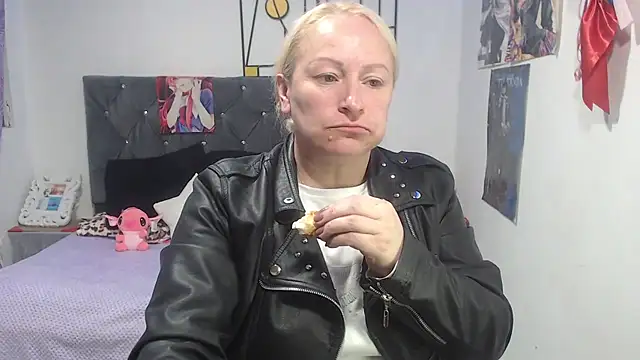Snapshot of emperabigbootybigass chatting on July 7, 12:20 pm emperabigbootybigass online show from July 7, 12:20 pm