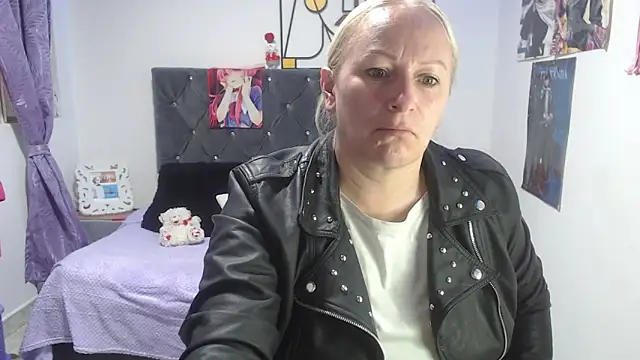emperabigbootybigass online show from June 4, 12:32 pm