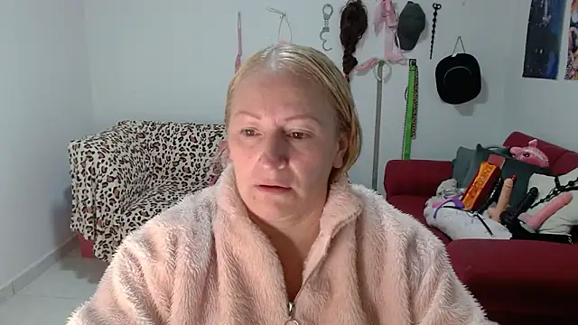 emperabigbootybigass online show from April 15, 12:42 pm