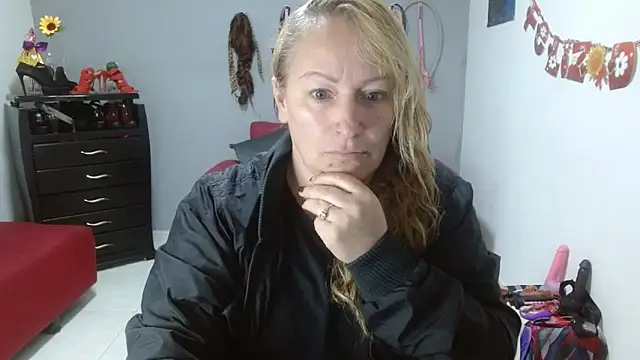 Snapshot of emperabigbootybigass chatting on March 12, 12:15 pm emperabigbootybigass online show from March 12, 12:15 pm