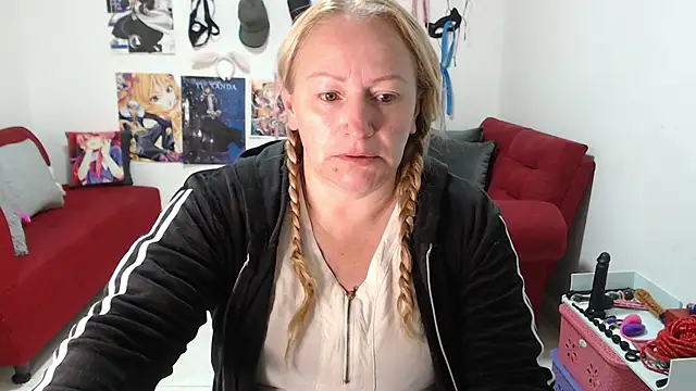 emperabigbootybigass online show from October 21, 12:15 pm