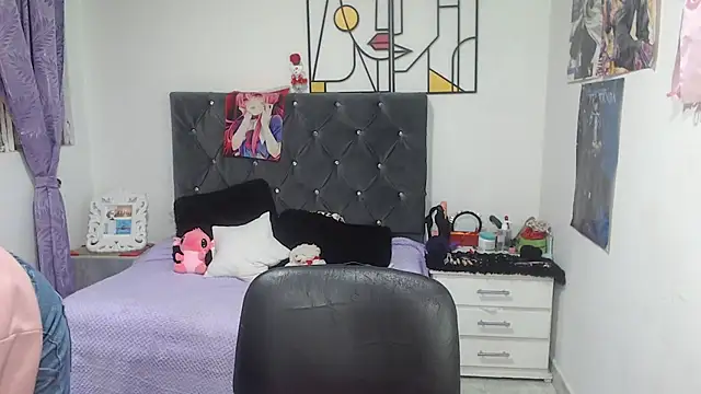 Snapshot of emperabigbootybigass chatting on June 10, 12:17 pm emperabigbootybigass online show from June 10, 12:17 pm