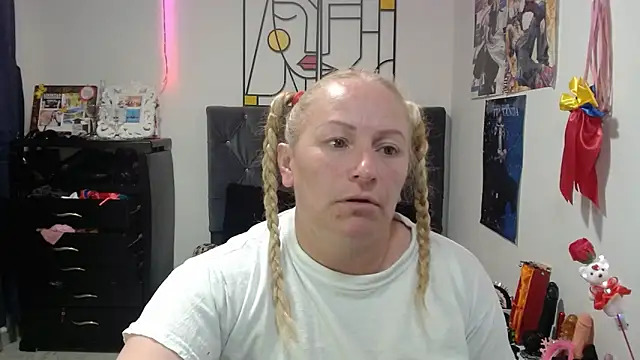emperabigbootybigass online show from May 11, 4:04 pm