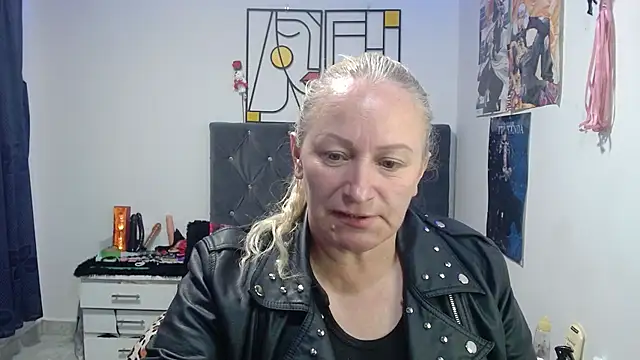 emperabigbootybigass online show from May 22, 12:25 pm