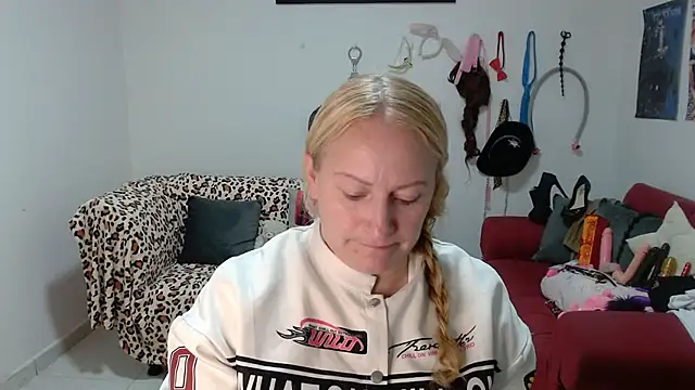 emperabigbootybigass online show from March 31, 12:40 pm