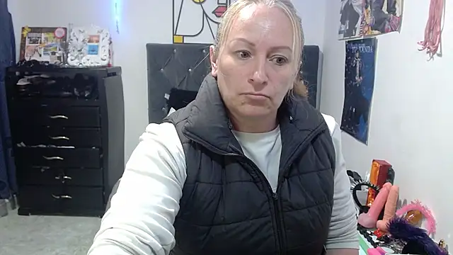 emperabigbootybigass online show from May 4, 12:19 pm