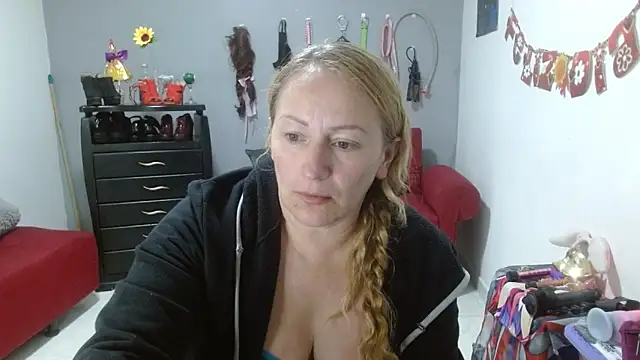 Snapshot of emperabigbootybigass chatting on March 21, 6:29 pm emperabigbootybigass online show from March 21, 6:29 pm