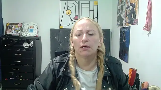 emperabigbootybigass online show from May 7, 12:30 pm