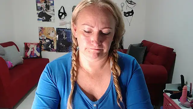 Snapshot of emperabigbootybigass chatting on October 9, 12:22 am emperabigbootybigass online show from October 9, 12:22 am
