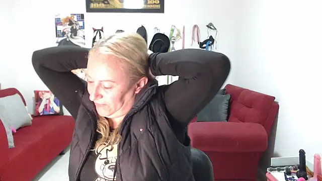 Snapshot of emperabigbootybigass chatting on October 20, 12:17 pm emperabigbootybigass online show from October 20, 12:17 pm