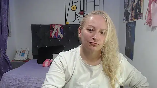 Snapshot of emperabigbootybigass chatting on June 27, 12:38 am emperabigbootybigass online show from June 27, 12:38 am