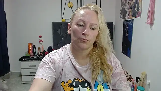 emperabigbootybigass online show from May 21, 6:05 pm