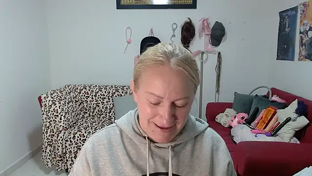 emperabigbootybigass online show from April 14, 12:32 pm