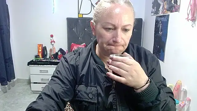 emperabigbootybigass online show from May 14, 12:13 pm