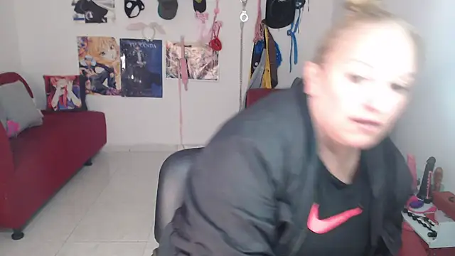 Snapshot of emperabigbootybigass chatting on October 15, 12:13 pm emperabigbootybigass online show from October 15, 12:13 pm
