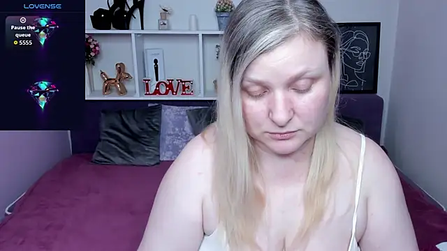 AnnaXCherri online show from November 25, 4:13 am