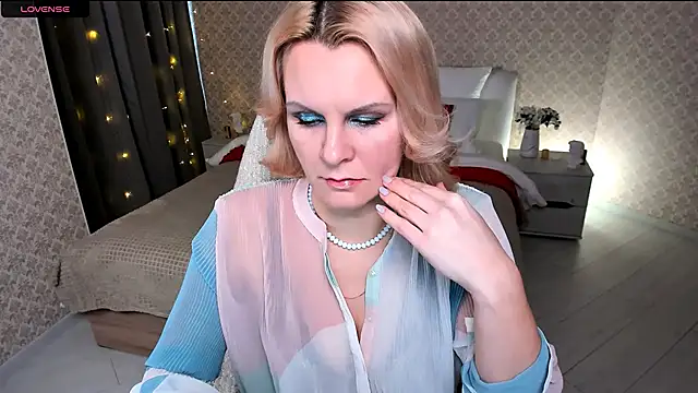 Louisa Bay online show from January 29, 8:18 am