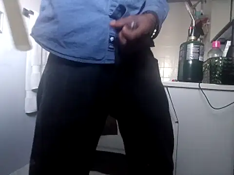 Snapshot of DevinToore chatting on October 31, 10:38 pm DevinToore online show from October 31, 10:38 pm