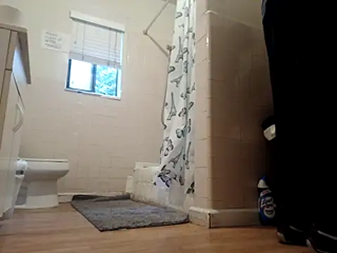 Snapshot of DevinToore chatting on November 12, 6:12 pm DevinToore online show from November 12, 6:12 pm