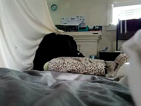 Snapshot of DevinToore chatting on November 23, 7:24 pm DevinToore online show from November 23, 7:24 pm