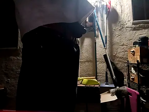 Snapshot of DevinToore chatting on November 15, 8:51 am DevinToore online show from November 15, 8:51 am