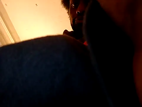 Snapshot of DevinToore chatting on November 18, 2:27 am DevinToore online show from November 18, 2:27 am