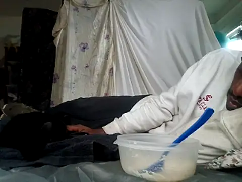 Snapshot of DevinToore chatting on December 15, 6:03 pm DevinToore online show from December 15, 6:03 pm