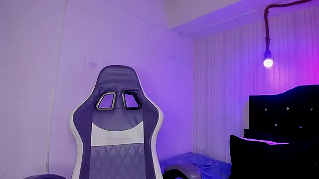 Snapshot of miku_katsuragi chatting on November 12, 3:54 am miku katsuragi online show from November 12, 3:54 am