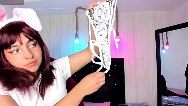 Snapshot of miku_katsuragi chatting on September 23, 2:18 am miku katsuragi online show from September 23, 2:18 am