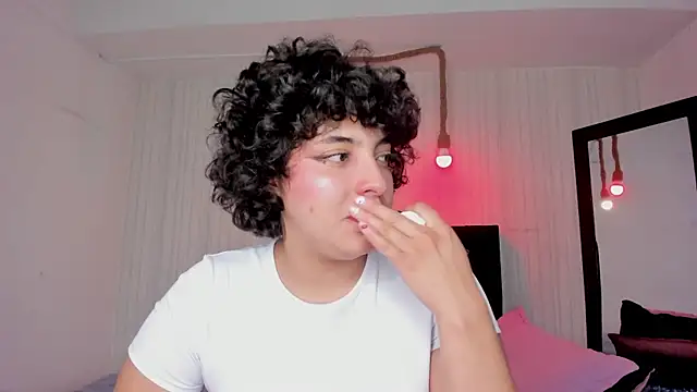 Snapshot of miku_katsuragi chatting on October 6, 5:19 am miku katsuragi online show from October 6, 5:19 am