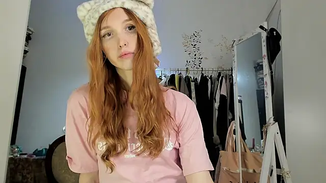 LisaIcon online show from November 28, 6:30 pm