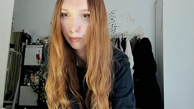 LisaIcon online show from January 7, 9:42 pm