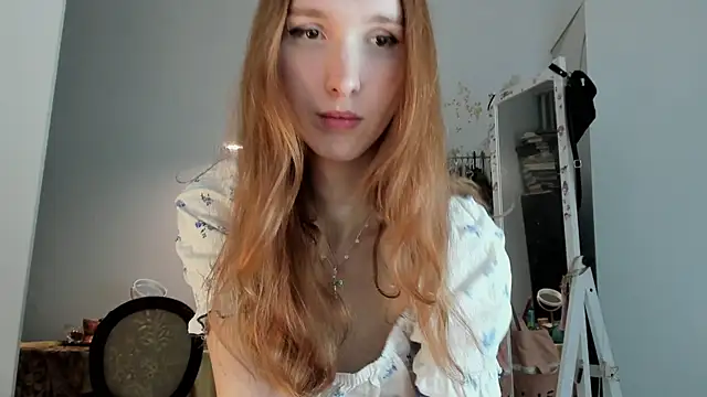 LisaIcon online show from November 27, 1:00 pm