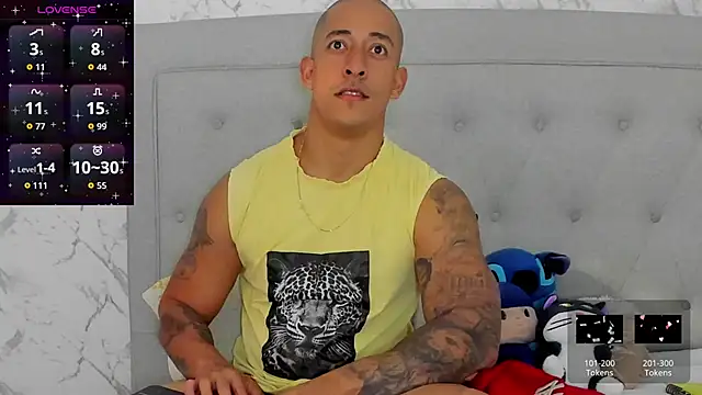 luigiferrara online show from March 9, 9:07 pm