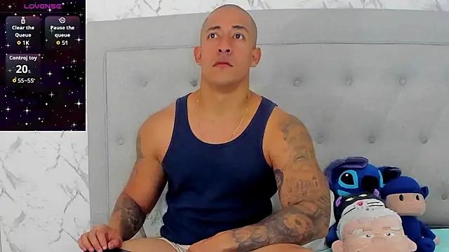 luigiferrara online show from March 23, 8:41 pm