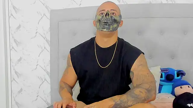 luigiferrara online show from October 31, 11:33 pm