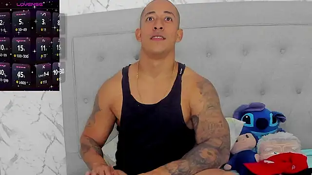 luigiferrara online show from March 6, 9:43 pm