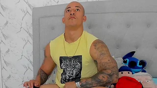 luigiferrara online show from November 25, 8:31 pm