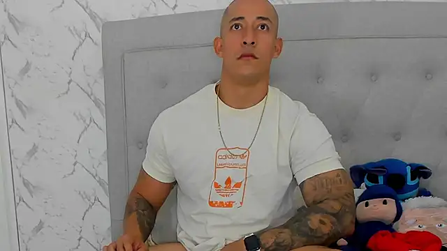 luigiferrara online show from December 1, 10:10 pm