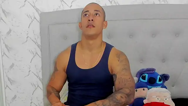 luigiferrara online show from February 9, 9:24 pm