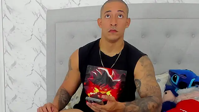 luigiferrara online show from October 19, 4:43 pm